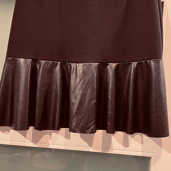 Sexy little black skirt - Picture 4 of 6